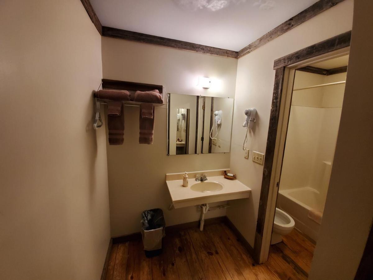 Jamesport Inn Екстериор снимка