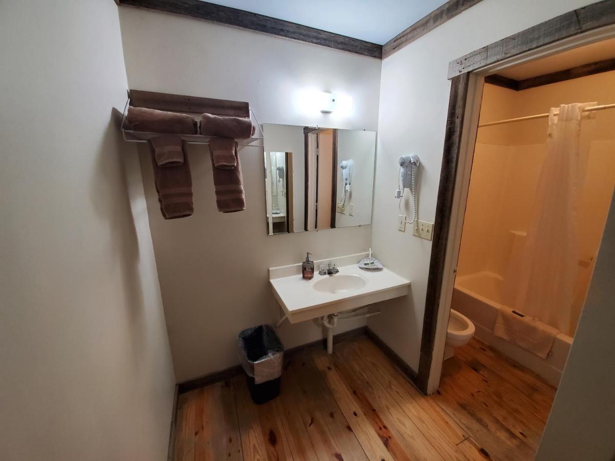 Jamesport Inn Екстериор снимка