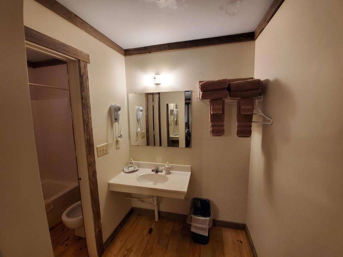 Jamesport Inn Екстериор снимка